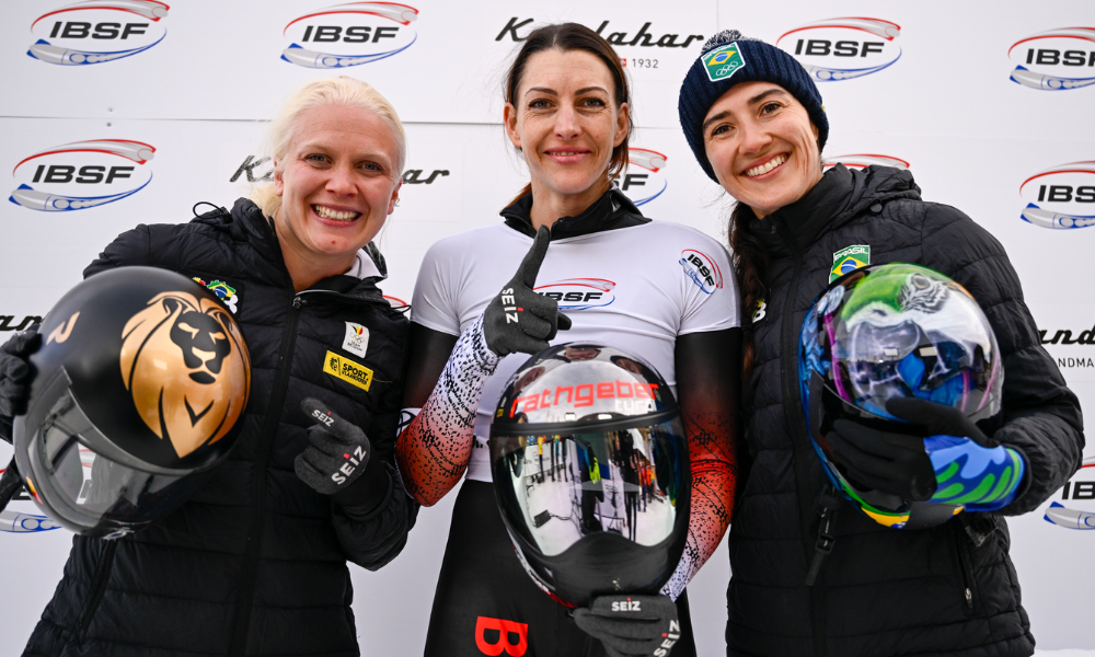 Nicole Silveira no pódio da Copa do Mundo de Skeleton
